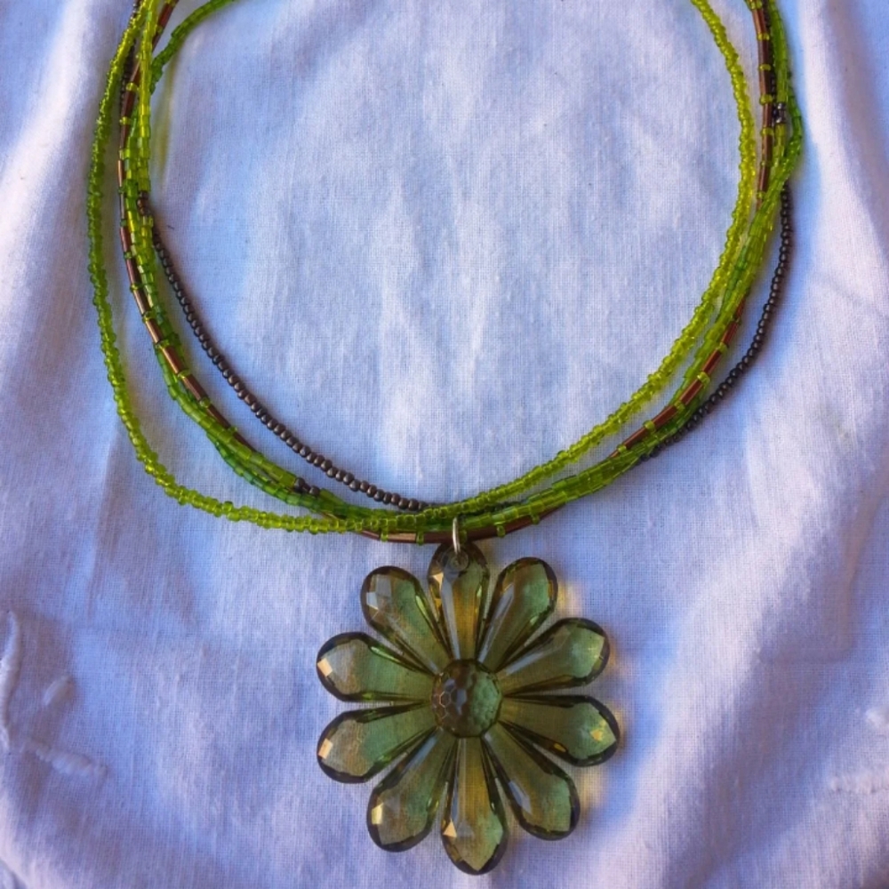 Beautiful Green Flower Multi-strand Necklace